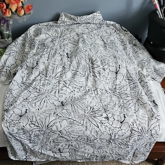 Tommy Bahama Monochrome Floral Button-Down Shirt - Picture 10 of 13